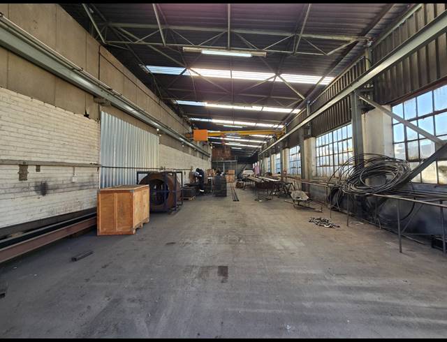 1,350M² FACTORY TO LET IN TUNNEY